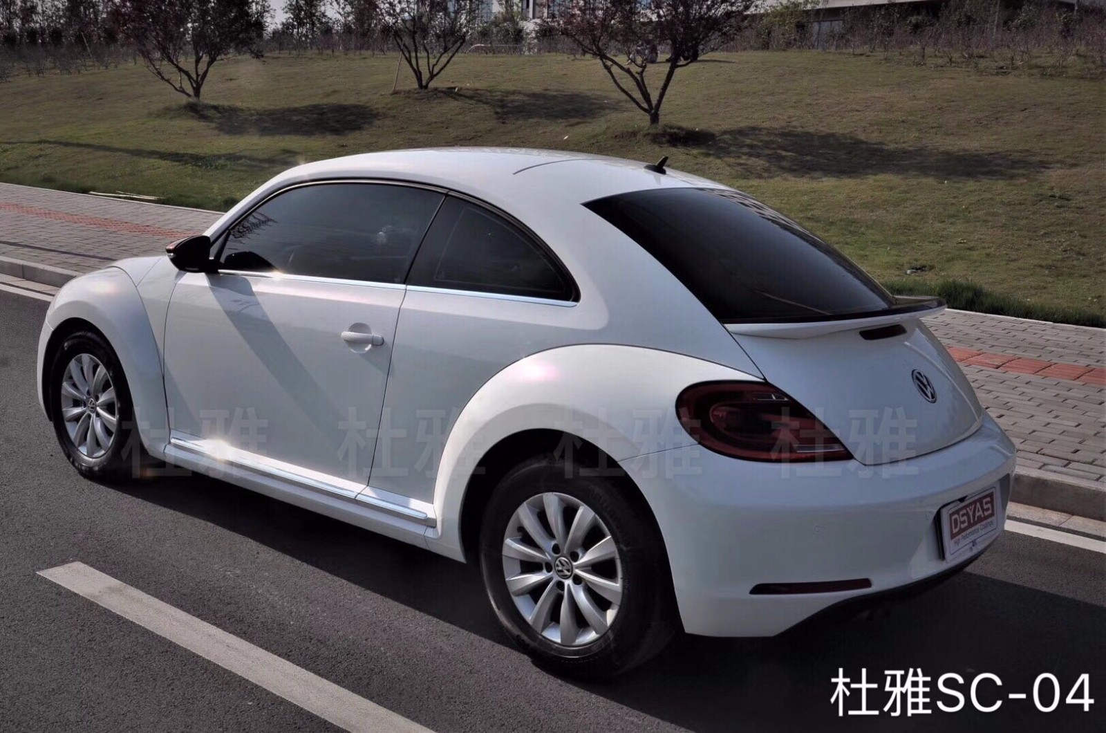 大众甲壳虫全车白色升级杜雅特效漆水晶幻彩