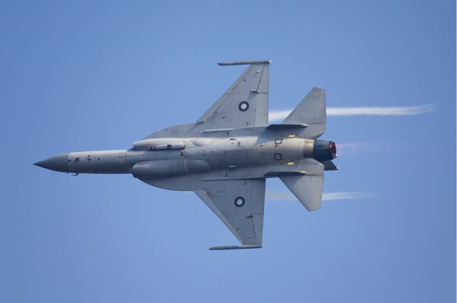 枭龙战机真的是歼七的改进型吗?事情恐怕没那么简单