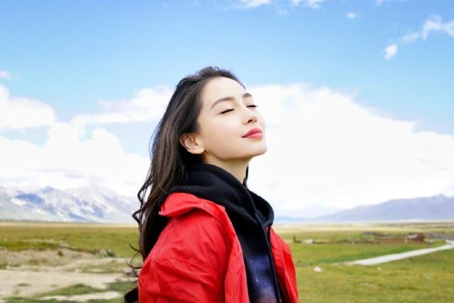 杨幂微博粉丝破亿,下一个微博粉丝破亿的女星