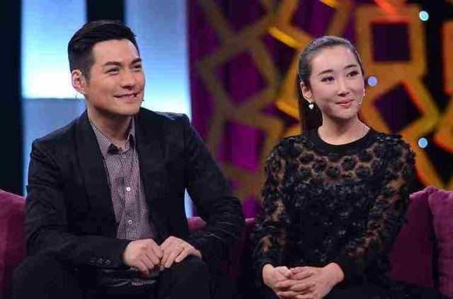 39岁严宽晒女儿脚印宣布当爸,女儿体重堪称"千斤"