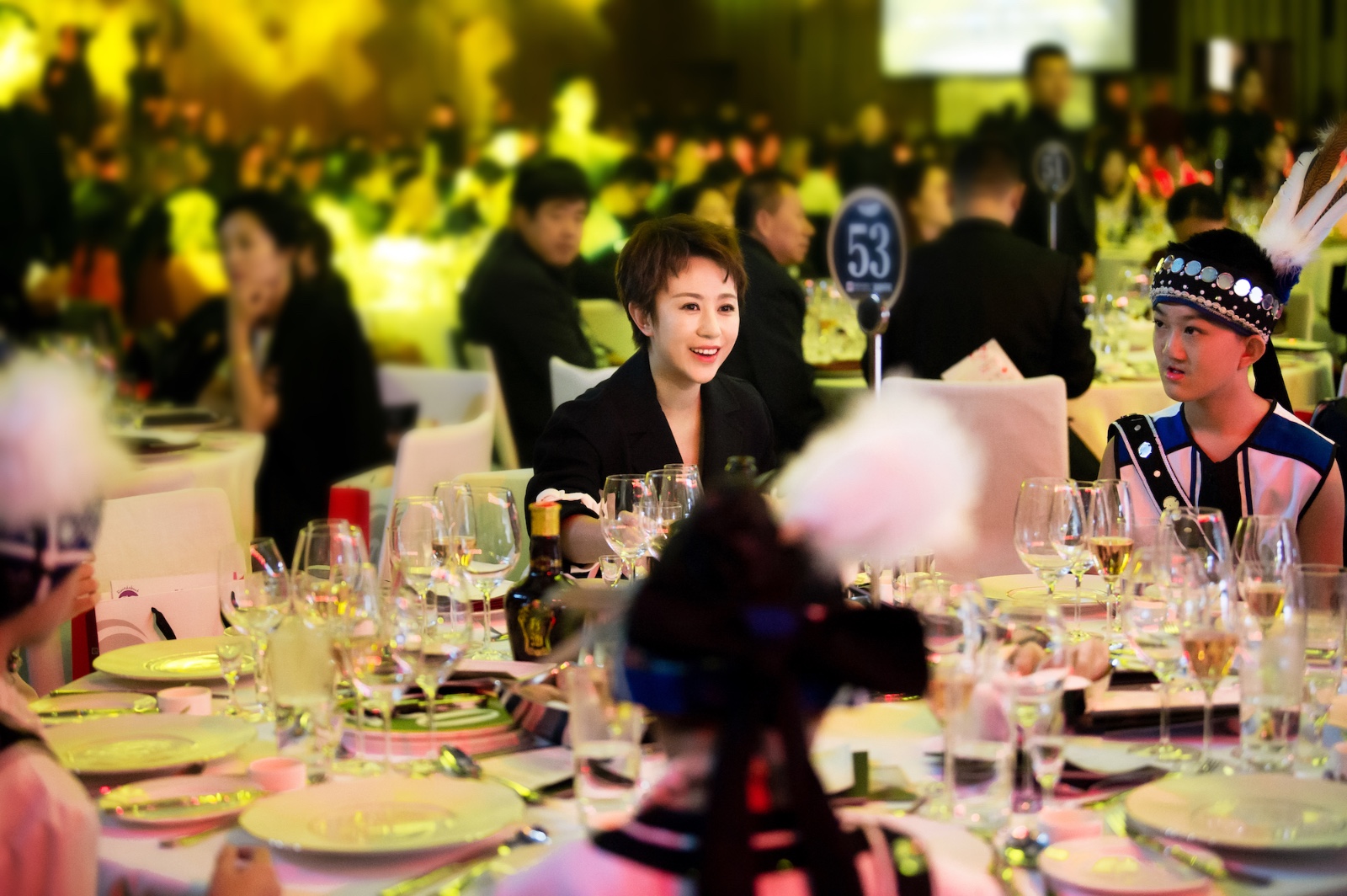 马丽爱心大使出席美丽童行公益盛典 为爱筹款跨界助拍