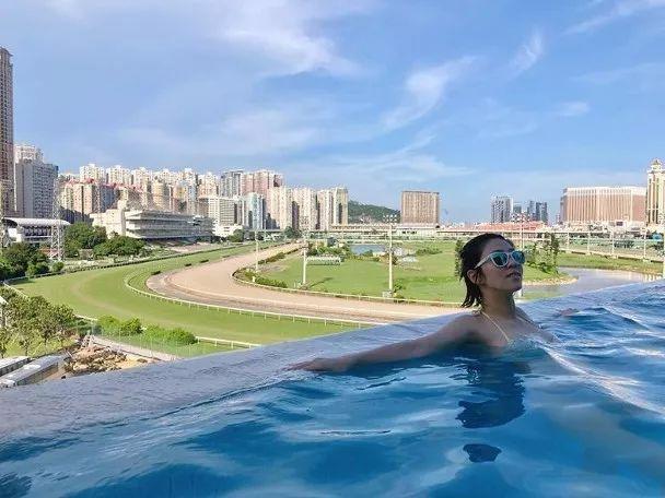 33岁tvb小花大晒水着照派福利 曾在首部参演的剧担任女主角