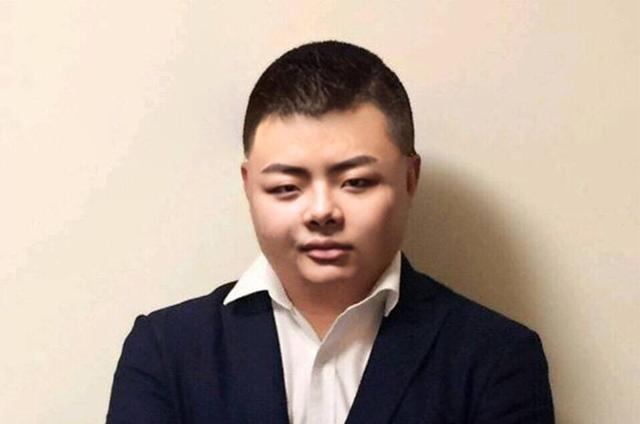 德云色再次重返解说台!网友:又能看见专业且幽默的解说了!