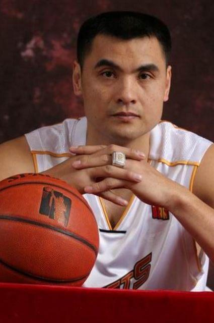 "战神"刘玉栋现状:曾强忍十块碎骨征战,新身份将回归男篮?