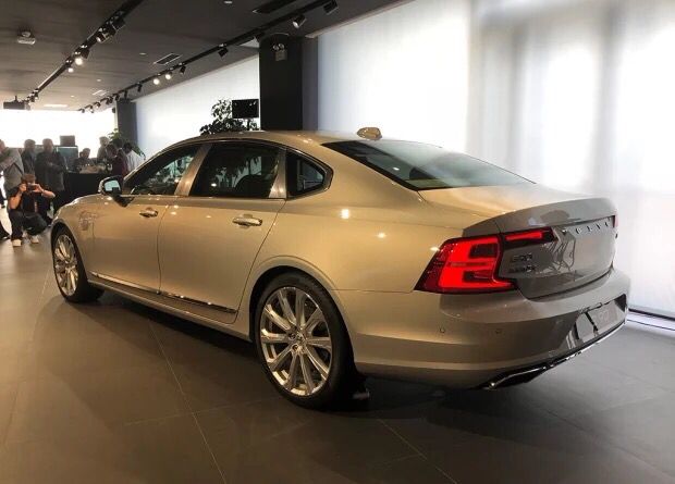 沃尔沃s90 t8荣誉版上市,提供3座布局,a6l级别国产后卖108万!