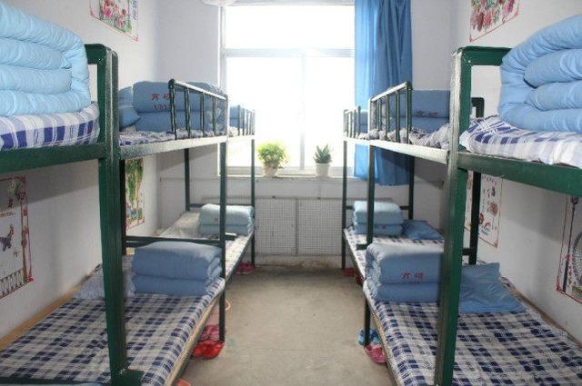 为什么在工厂上班的打工妹,宁愿租房也不住宿舍,原因很现实