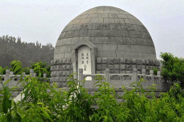 玉泉山下的吴佩孚墓客观地说,吴佩孚一生虽有很多毛病,但其一生拎洁