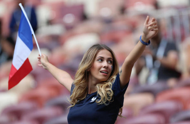 俄罗斯世界杯法国女球迷!俄罗斯世界杯法国女球迷!