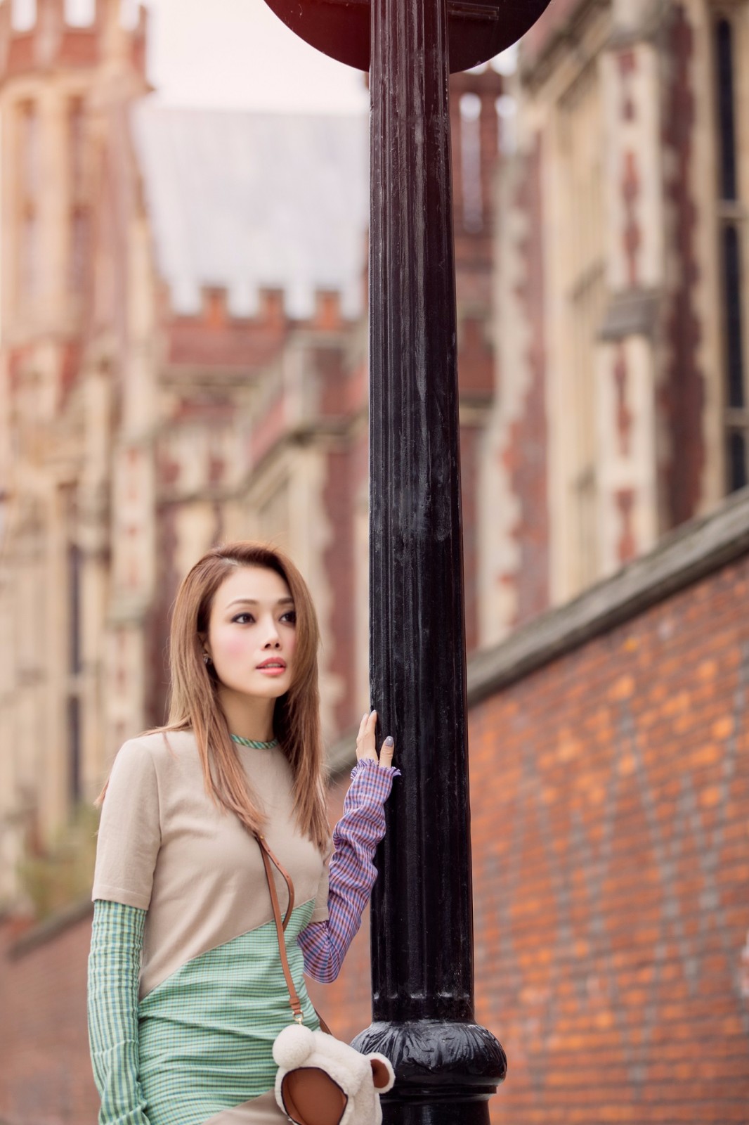 容祖儿现身伦敦街头 个性穿搭解锁异国时尚