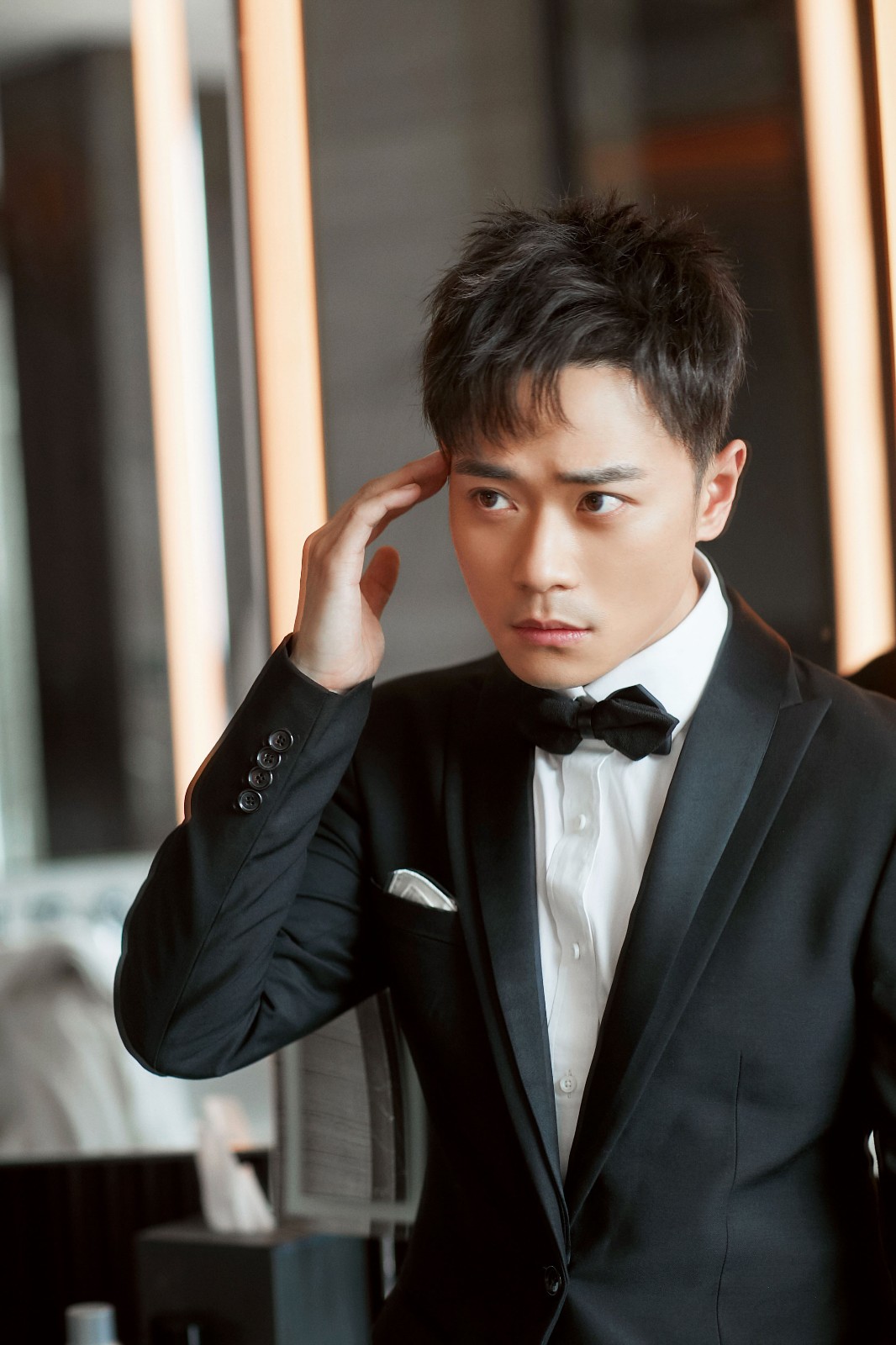 曹骏亮相《遇见你真好》首映礼 精致有型解读青春