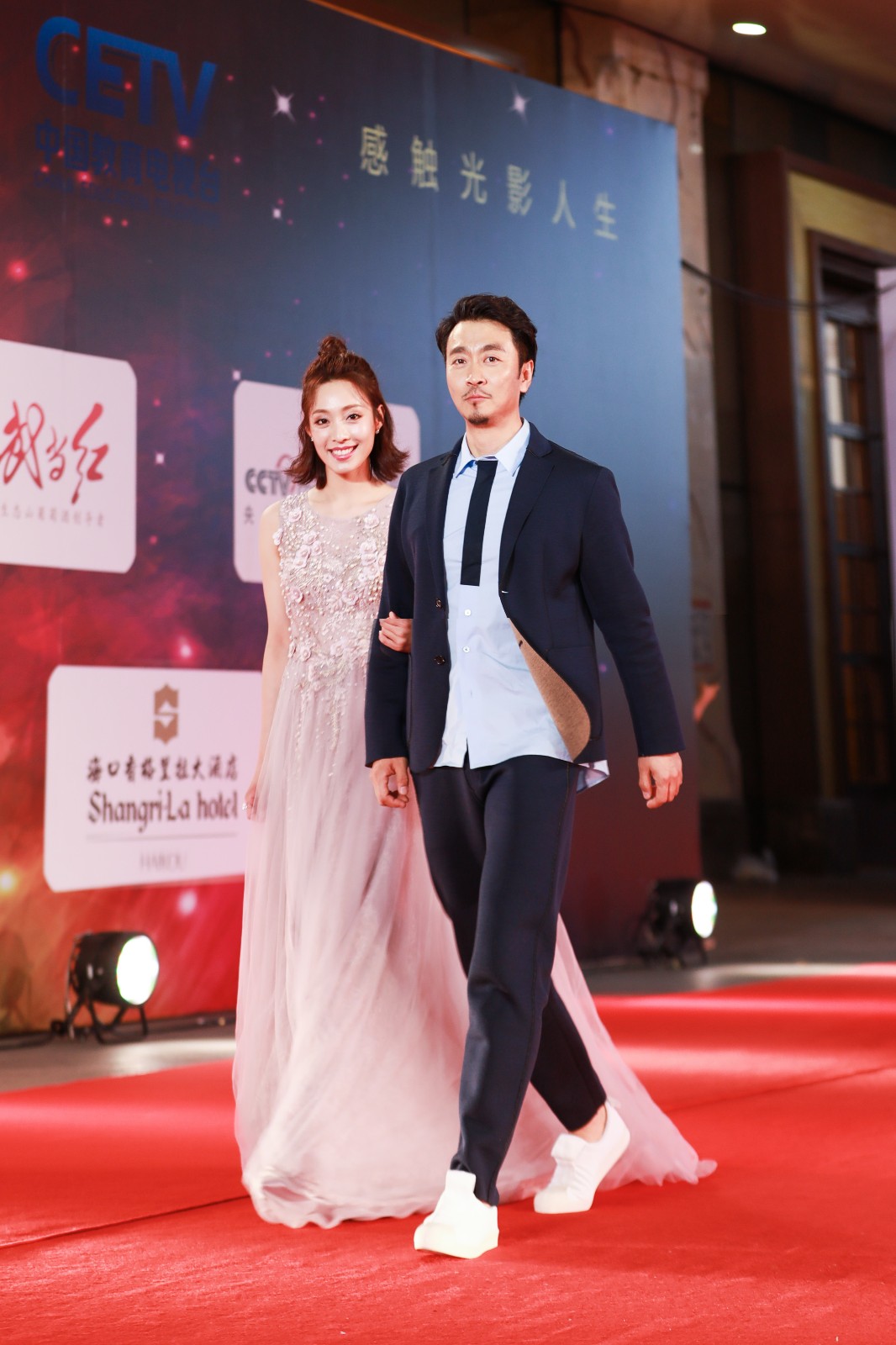 黄俊鹏受聘金鸡百花公益大使 放谈演员工匠精神