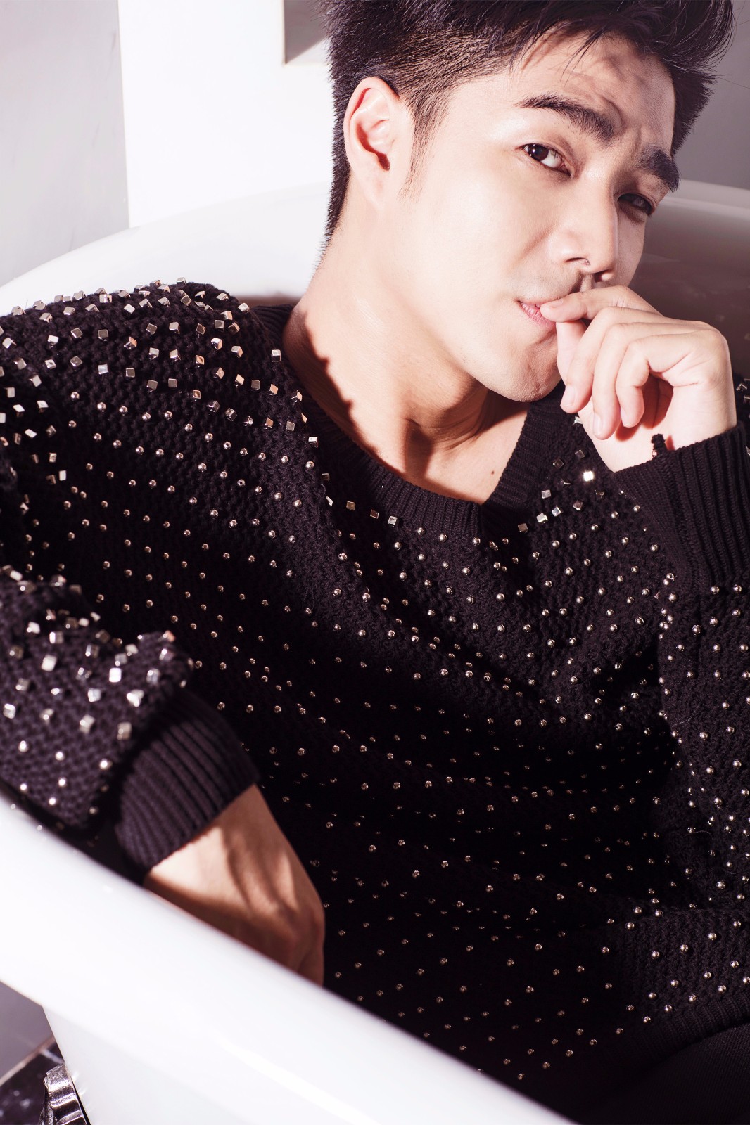 袁成杰浴缸大片 悠然慵懒道早安