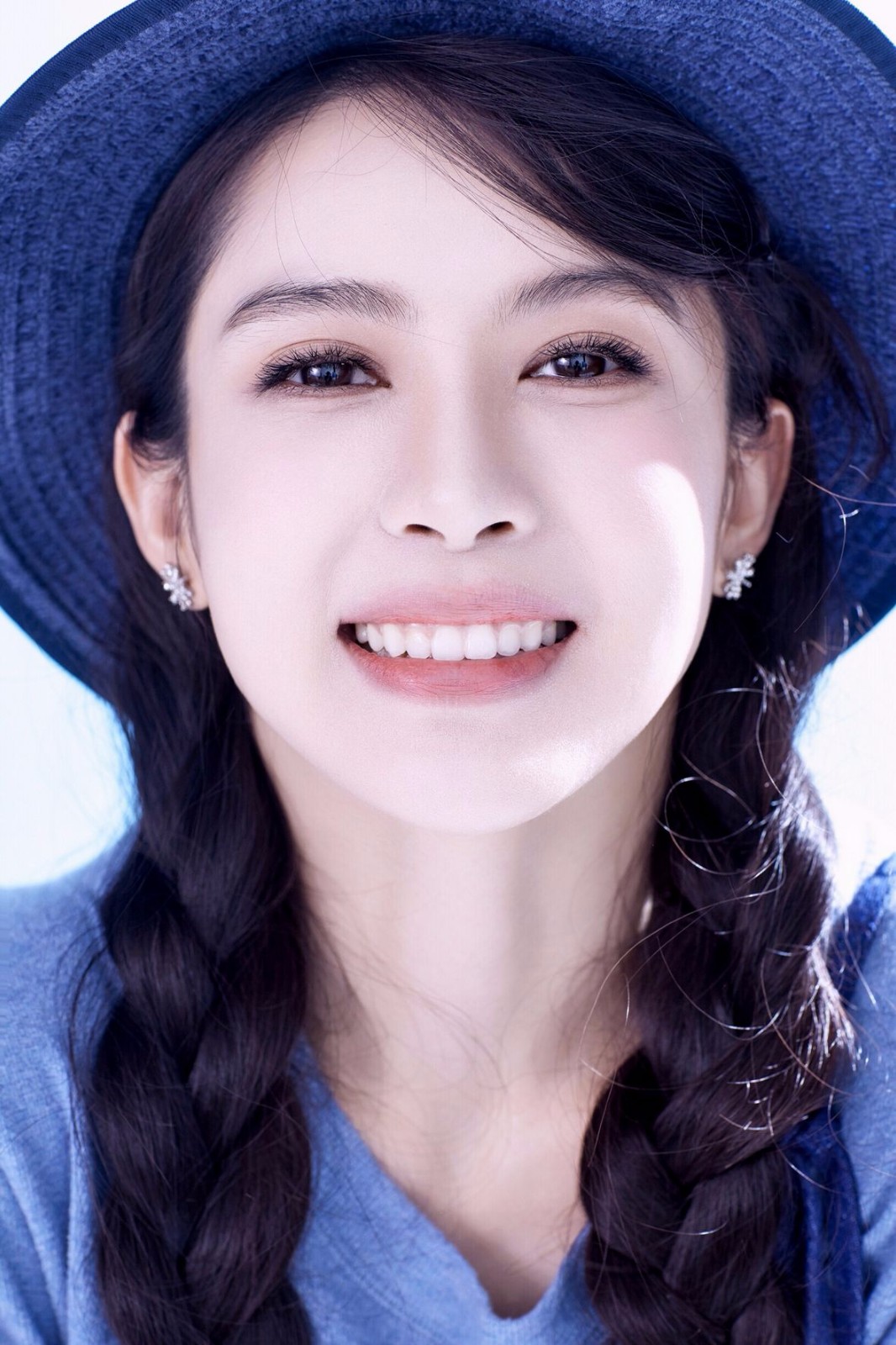 组图:潘霜霜曝全新写真 清甜风开启夏日新篇章