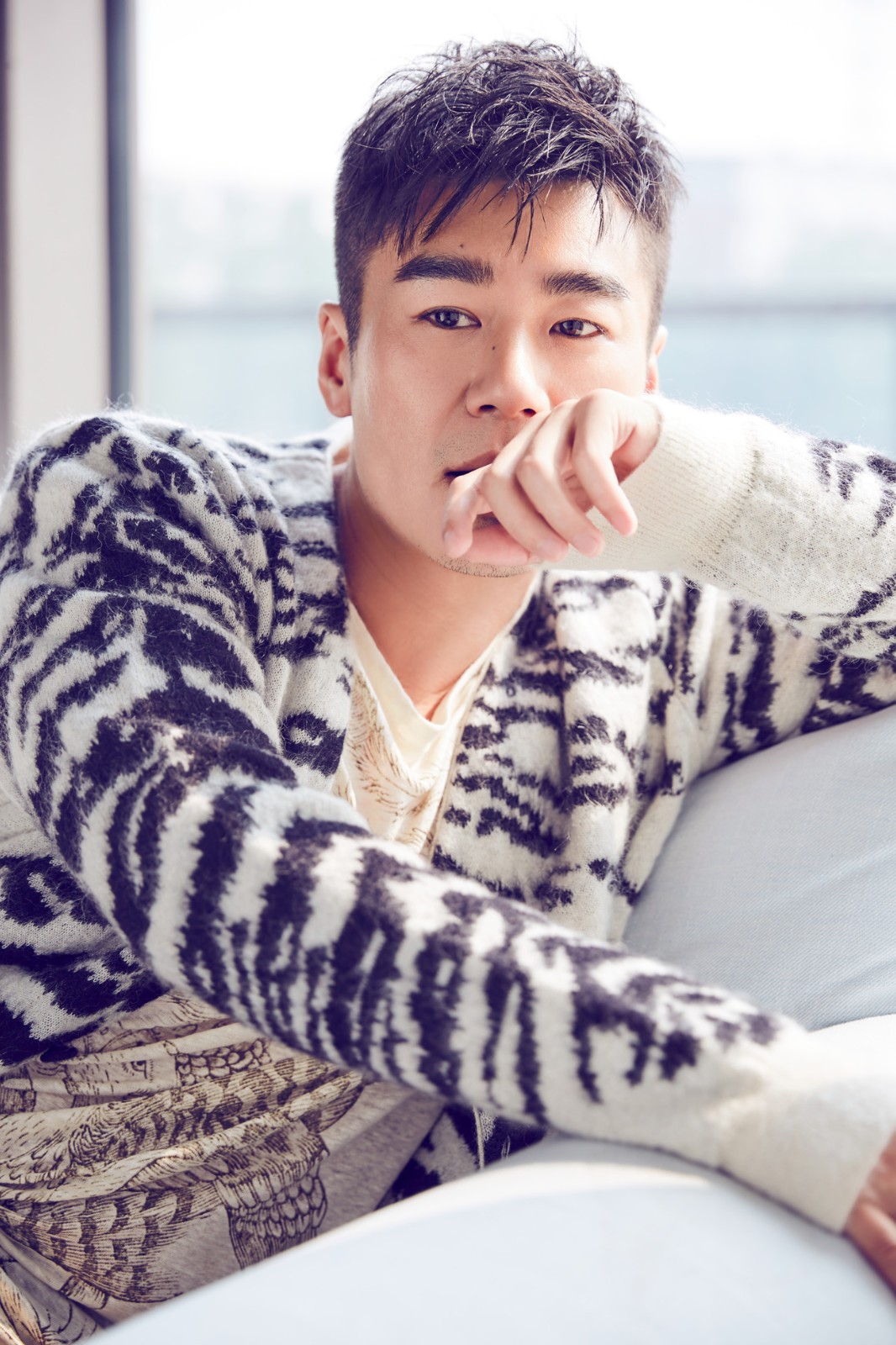 徐佳全新春日写真曝光邻家暖男明媚如春