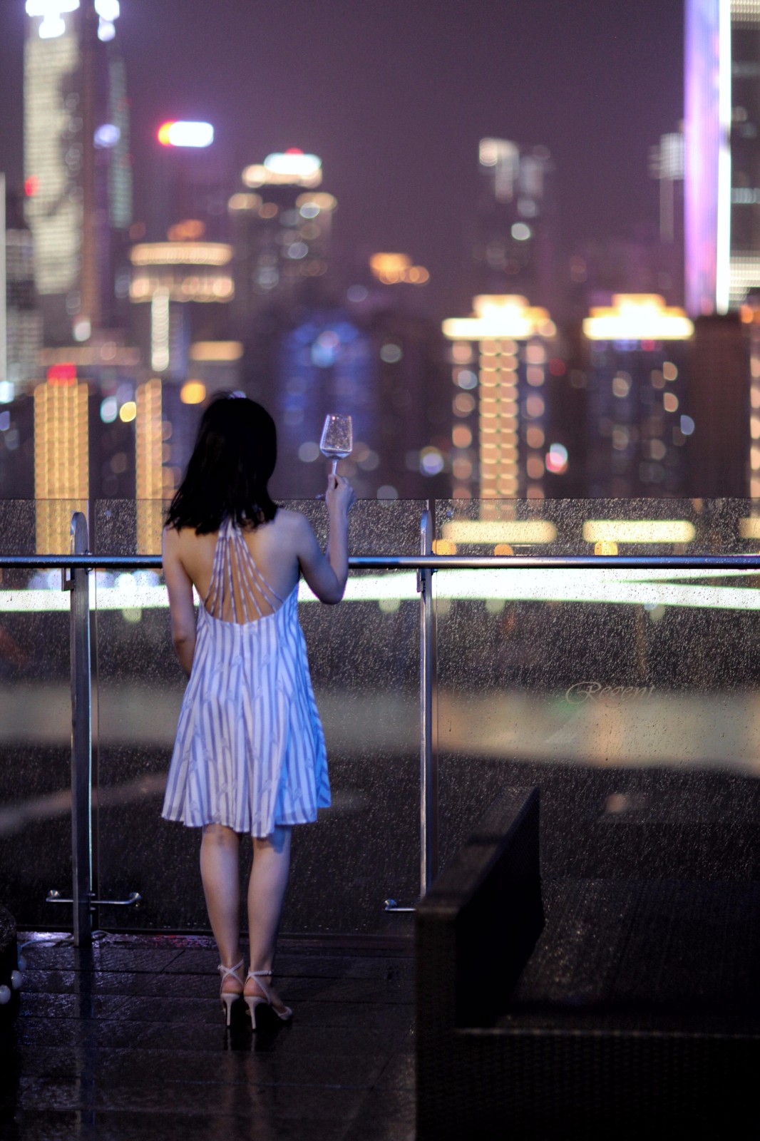 这个地方能看到3种重庆夜景,不止是美景,还有美女和美酒