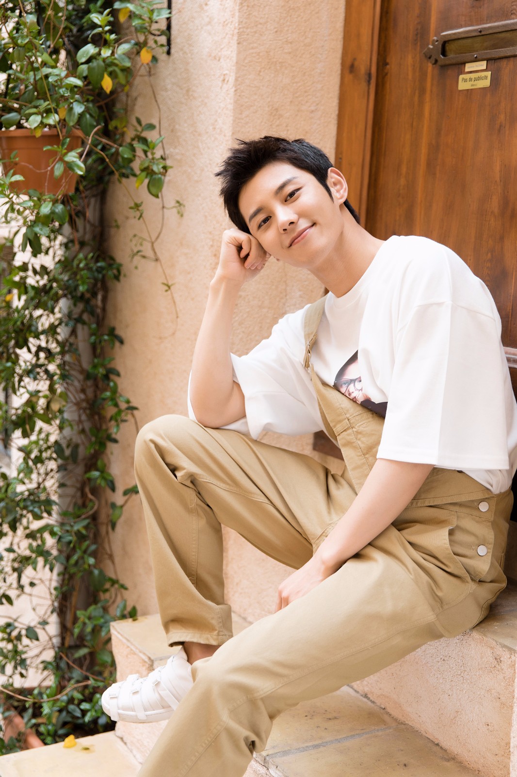 蓝博"初恋系男友"上线 青春活力写真曝光