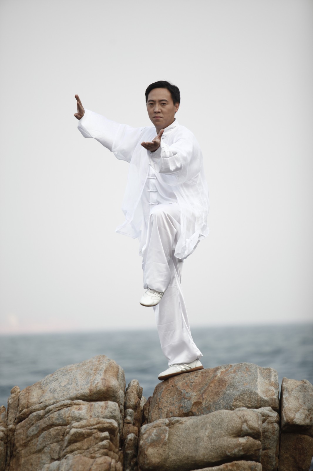 气宜鼓荡 蓄发鲜明陈式太极拳的运动特点是:缠绕折叠,松活弹抖,快熳