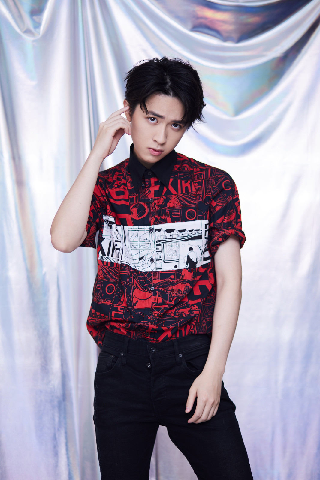 张逸杰亮相影业年度发布会 新剧《网球少年》揭开面纱引期待