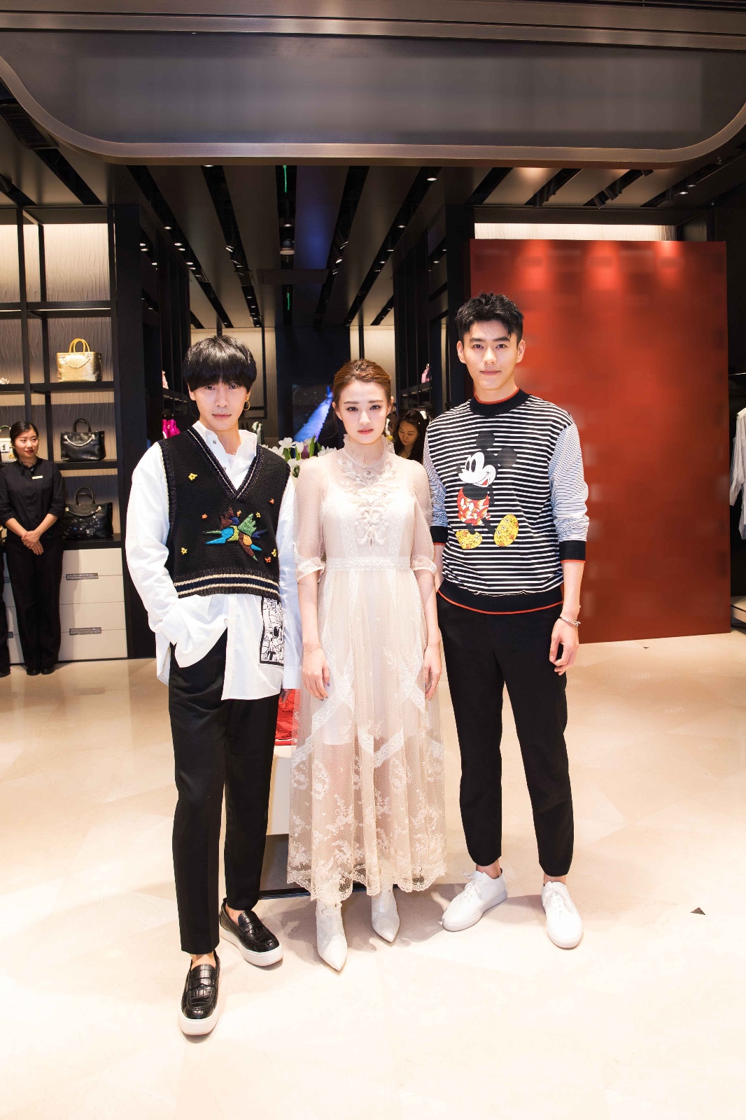 李程彬首穿合作款亮相活动 新剧连轴爆不停