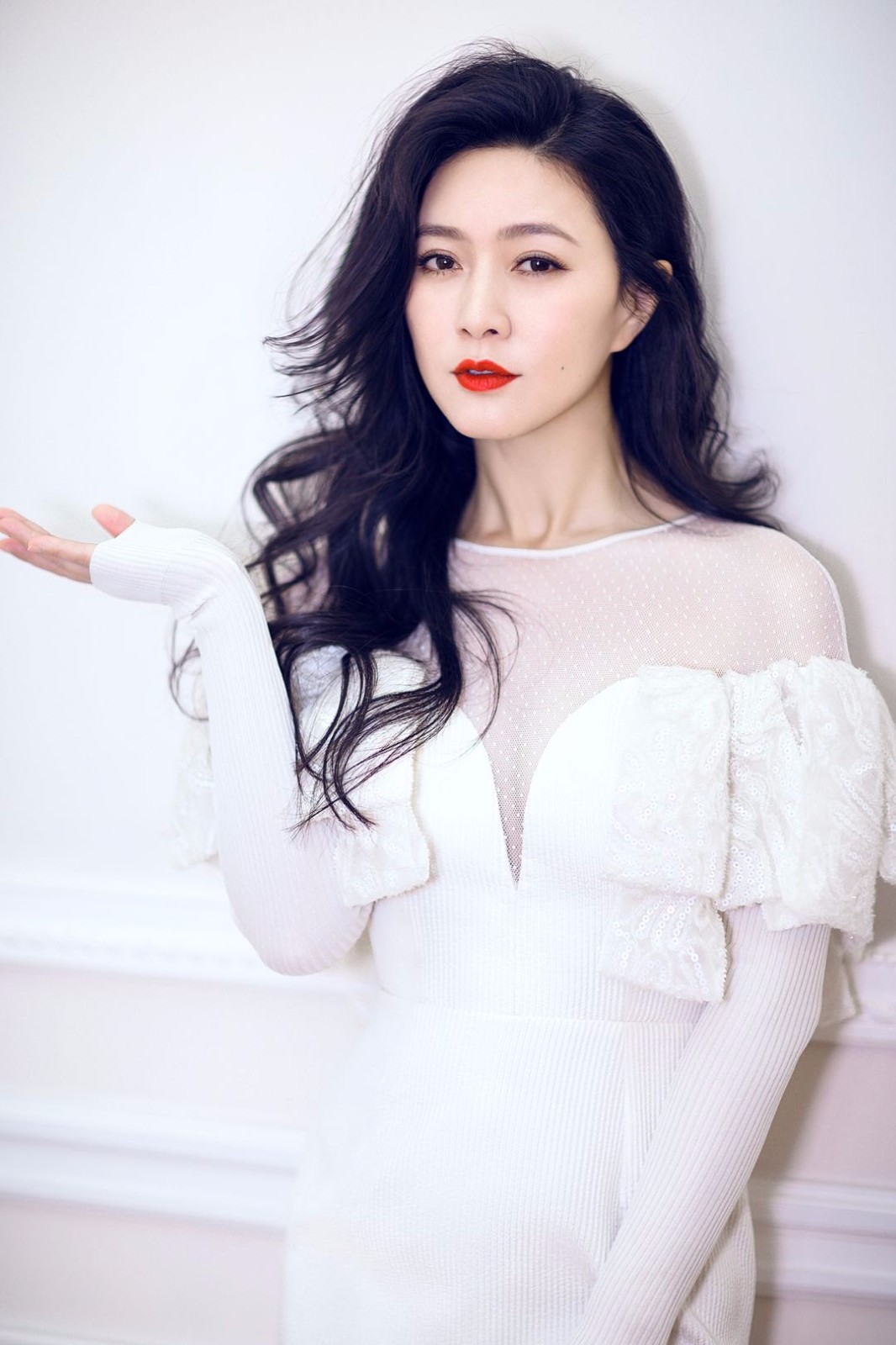 田海蓉优雅大片解锁颜值新高度