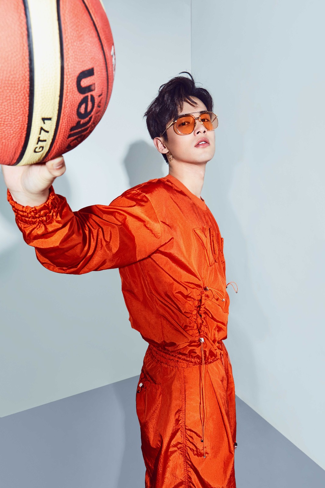 刘冬沁夏日写真曝光 运动搭配玩转不羁时尚