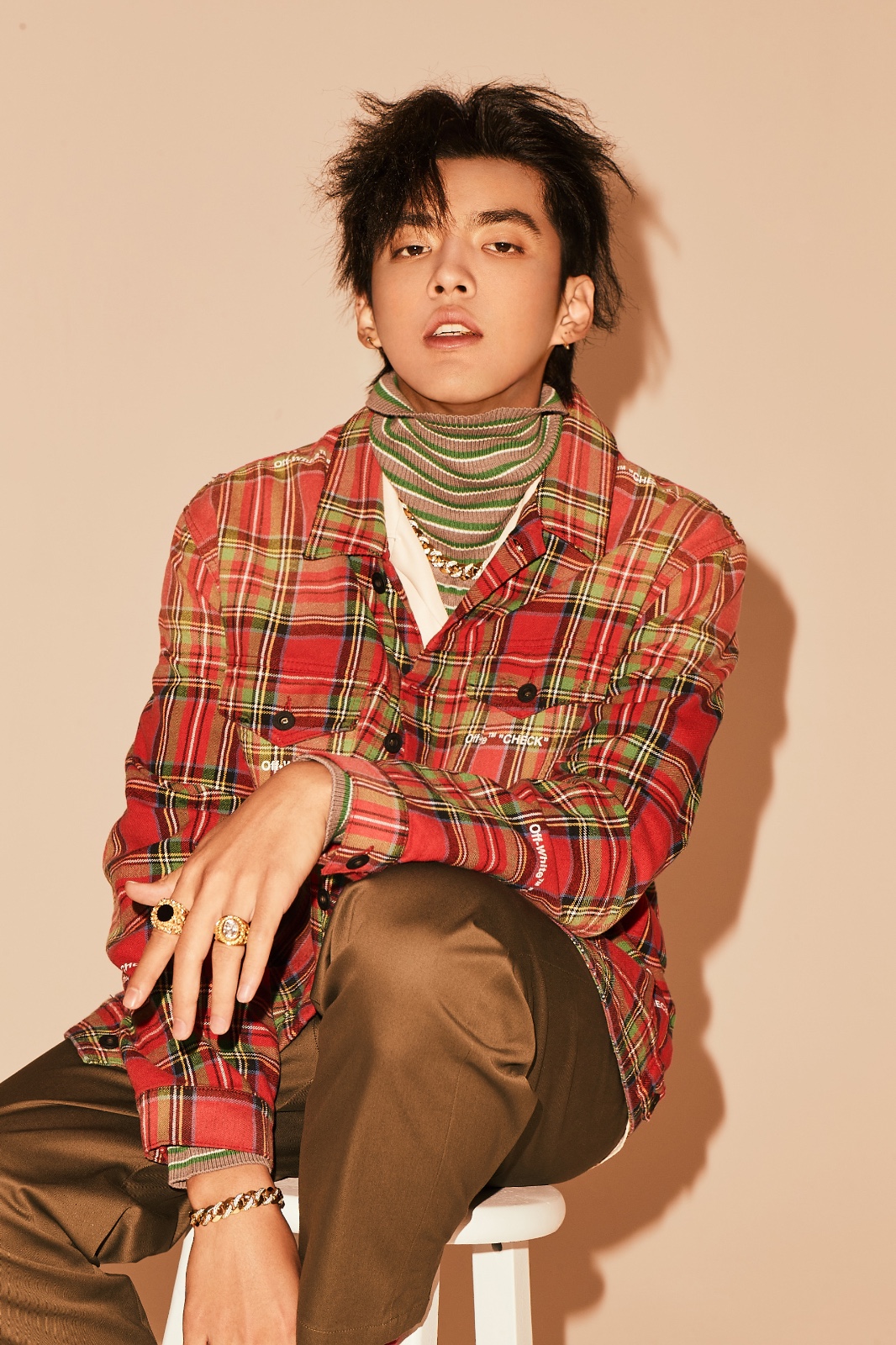 吴亦凡新专辑第二支中文单曲《hold me down》mv正式上线