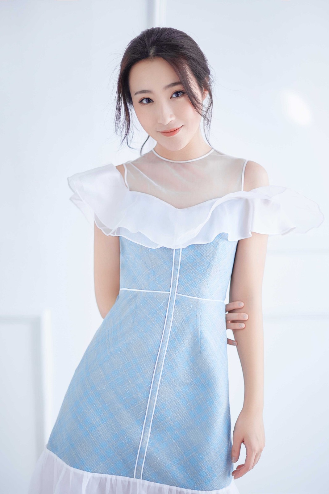 姜雯雯时尚写真曝光 随性慵懒清新迷人|姜雯|姜雯雯|时尚写真_新浪