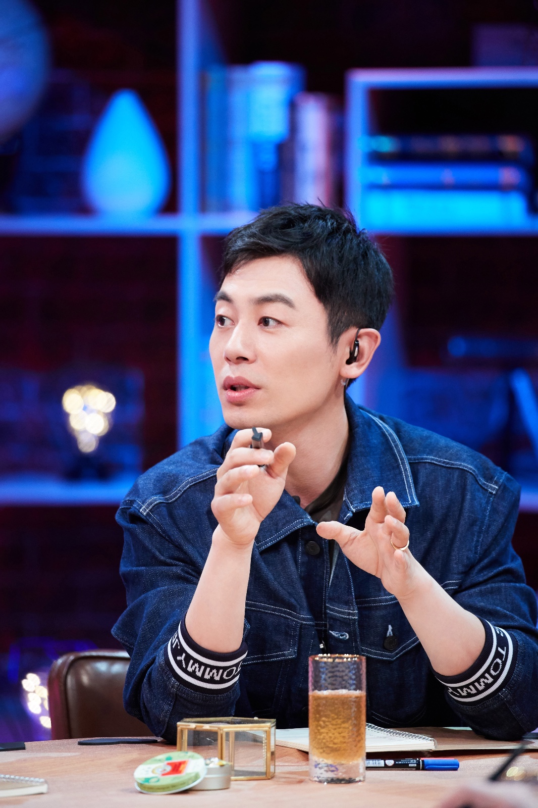 朱亚文心动的信号将播语文老师同台吃瓜