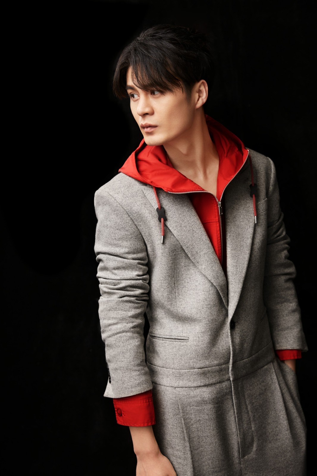 朱杰时尚写真曝光 眼神深邃霸气侧漏