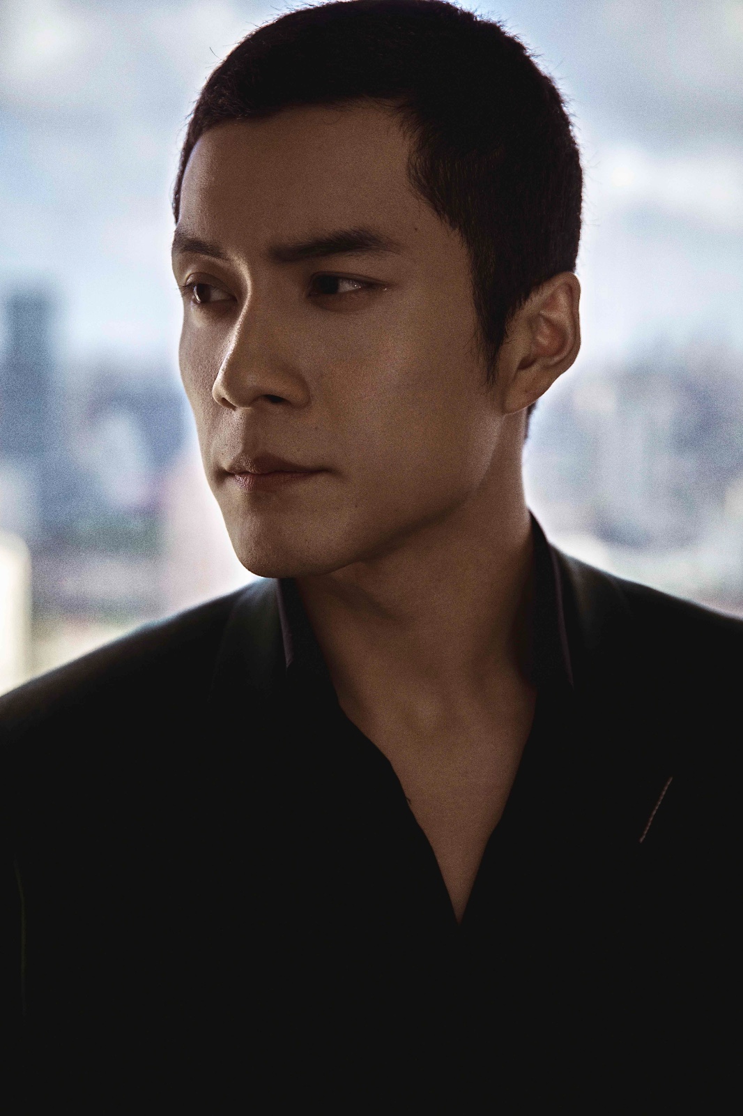 韩东君回归平头造型帅气沉稳荷尔蒙爆棚