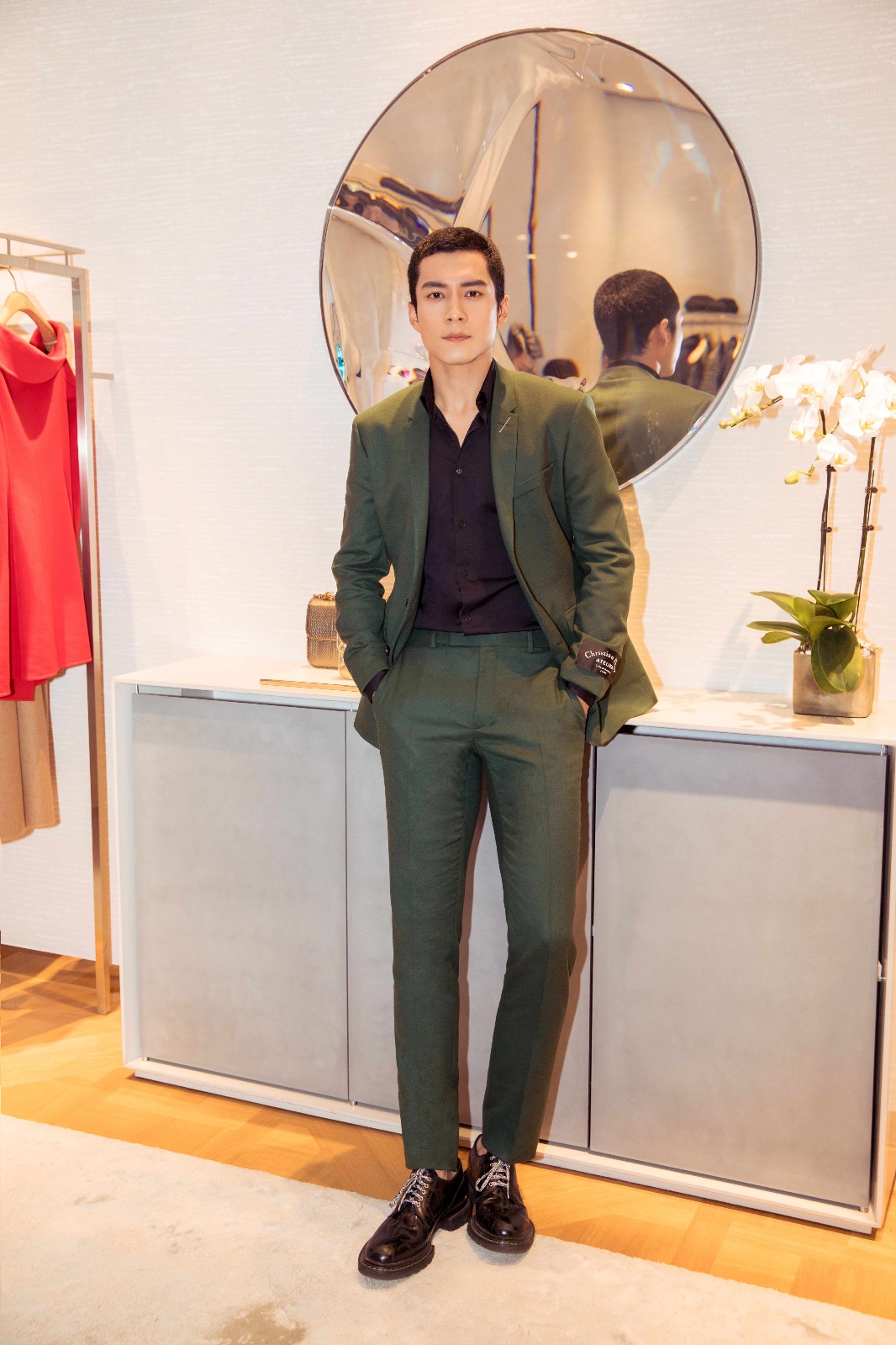 韩东君回归平头造型帅气沉稳荷尔蒙爆棚