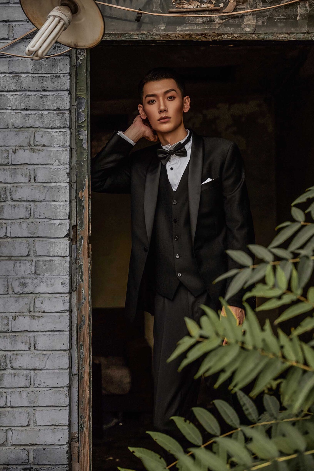 郝帅西装写真曝光 硬朗造型尽显痞帅魅力