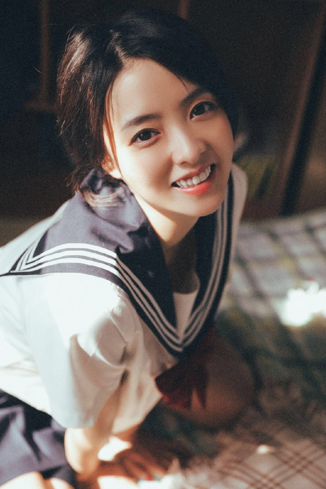 余心恬校服写真来袭 清纯俏丽少女感爆棚