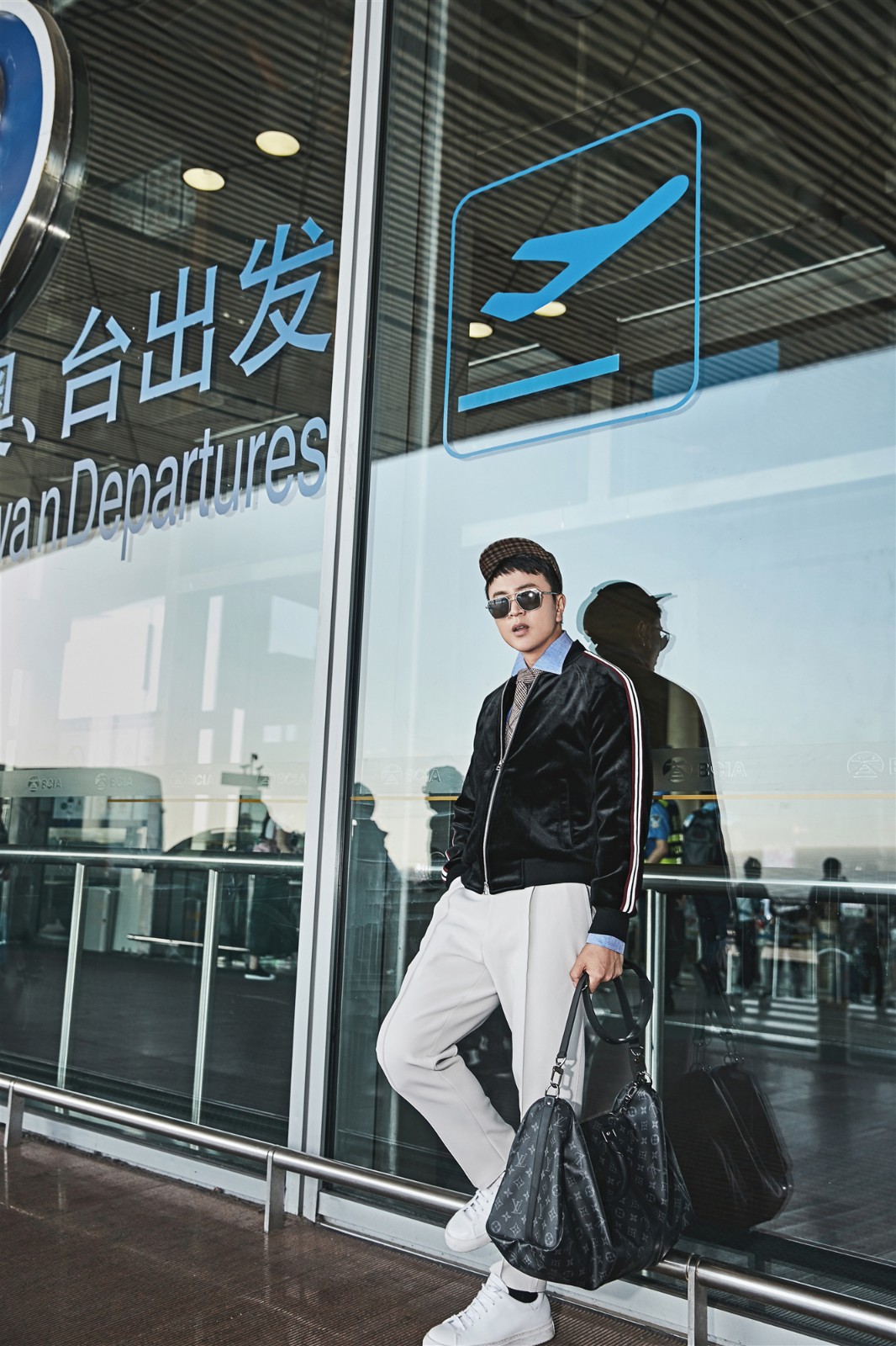 谷尚蔚现身机场最新造型曝光启程征战釜山电影节