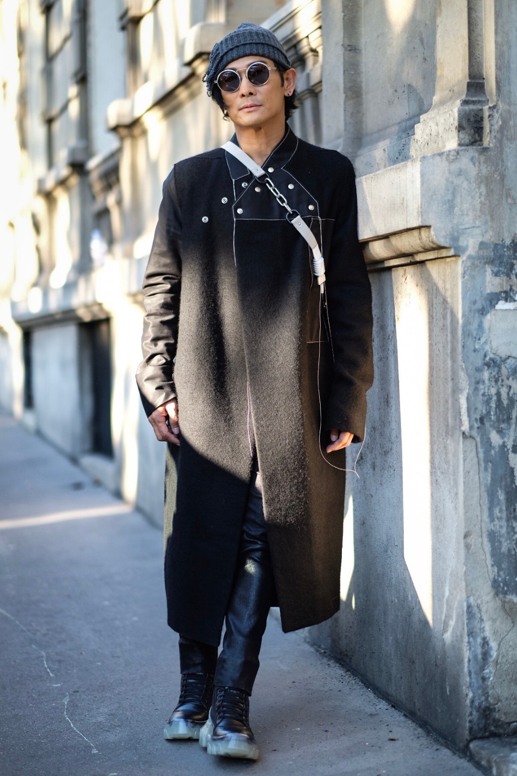 杜德伟伴爱妻散步巴黎 绅士雅痞显成熟魅力