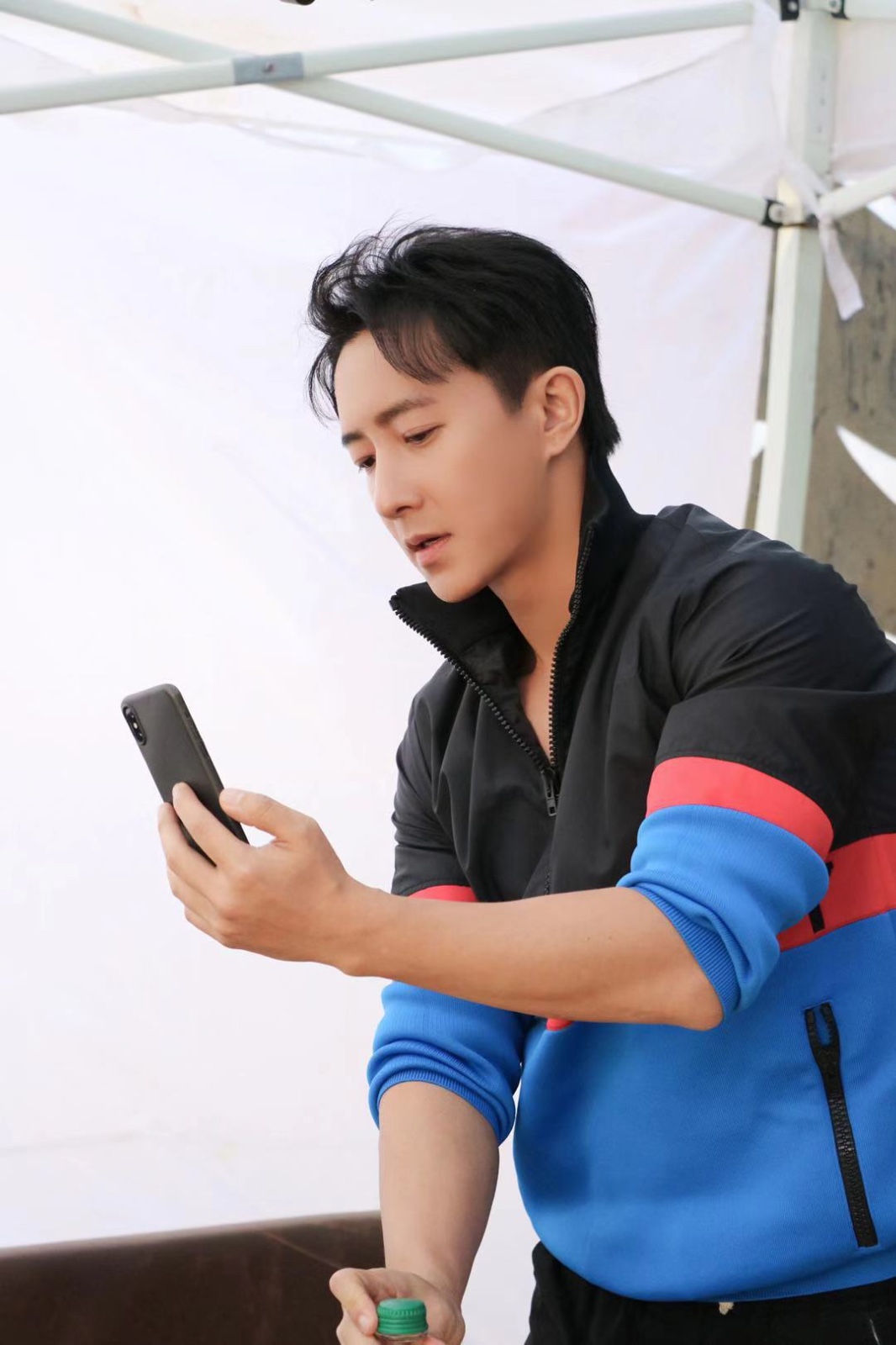 韩庚出道13周年 直播玩转自拍特效