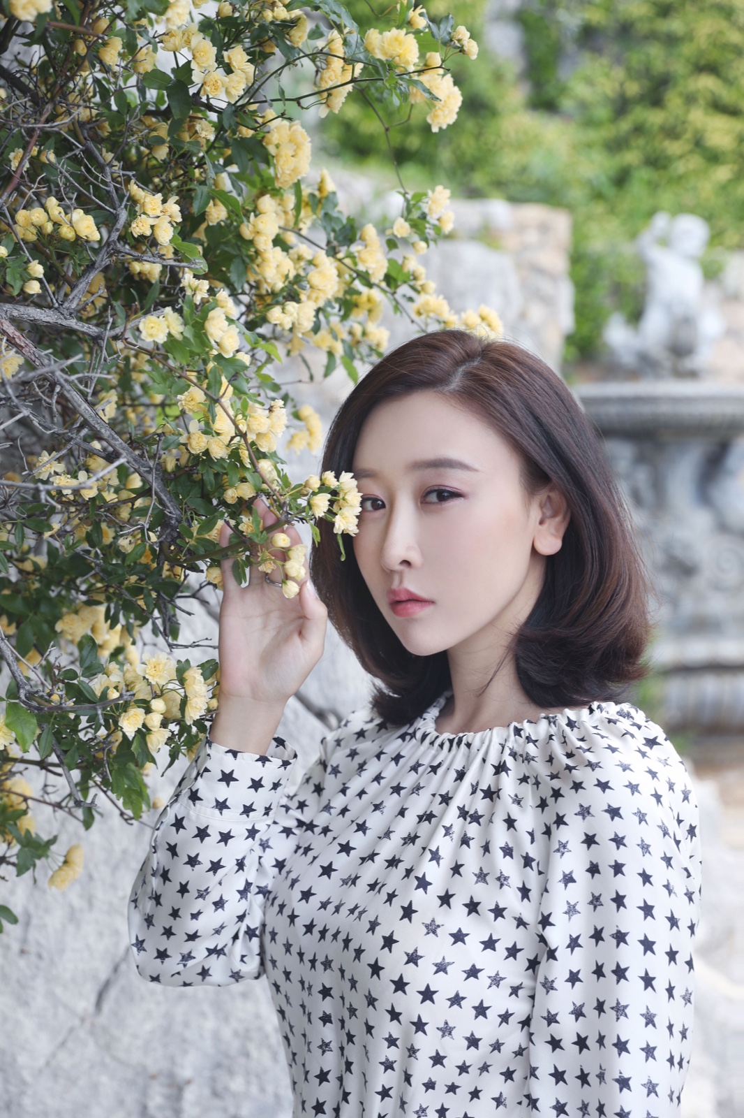 毛俊杰曝秋日写真 淡雅恬静惹人羡