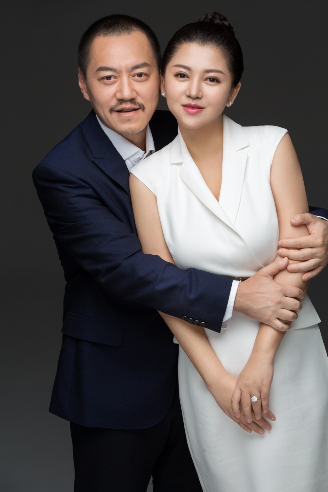 雪村潜心投入新电影创作 与娇妻俞晴曝光幸福写真