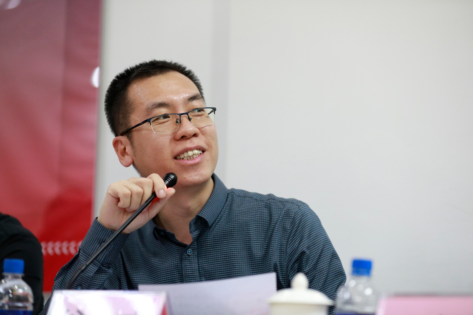 打开新浪新闻图十六:人民网舆情数据中心副总编辑谷文杰在本期节目中