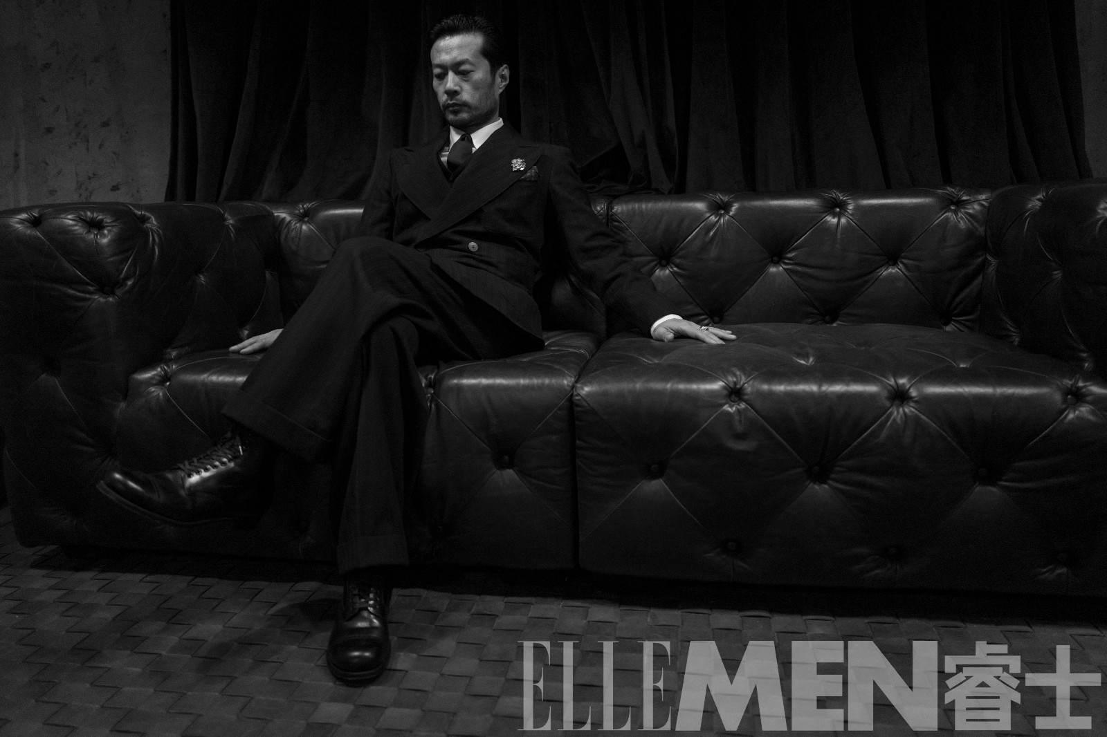 谭凯质感大片曝光 西装加持显独到品味