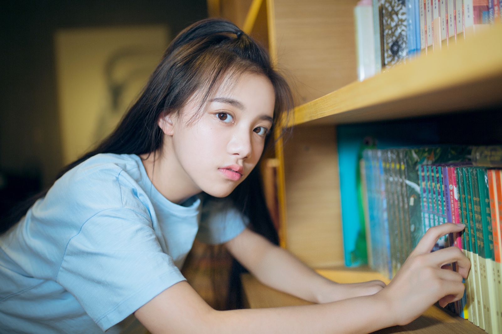 刘宸希书店写真曝光 助力高考展现青春朝气