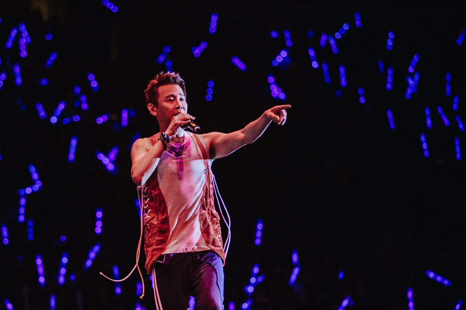 演唱会现场陶喆也是几乎重现了所有的经典曲目,并提及了新专辑,希望