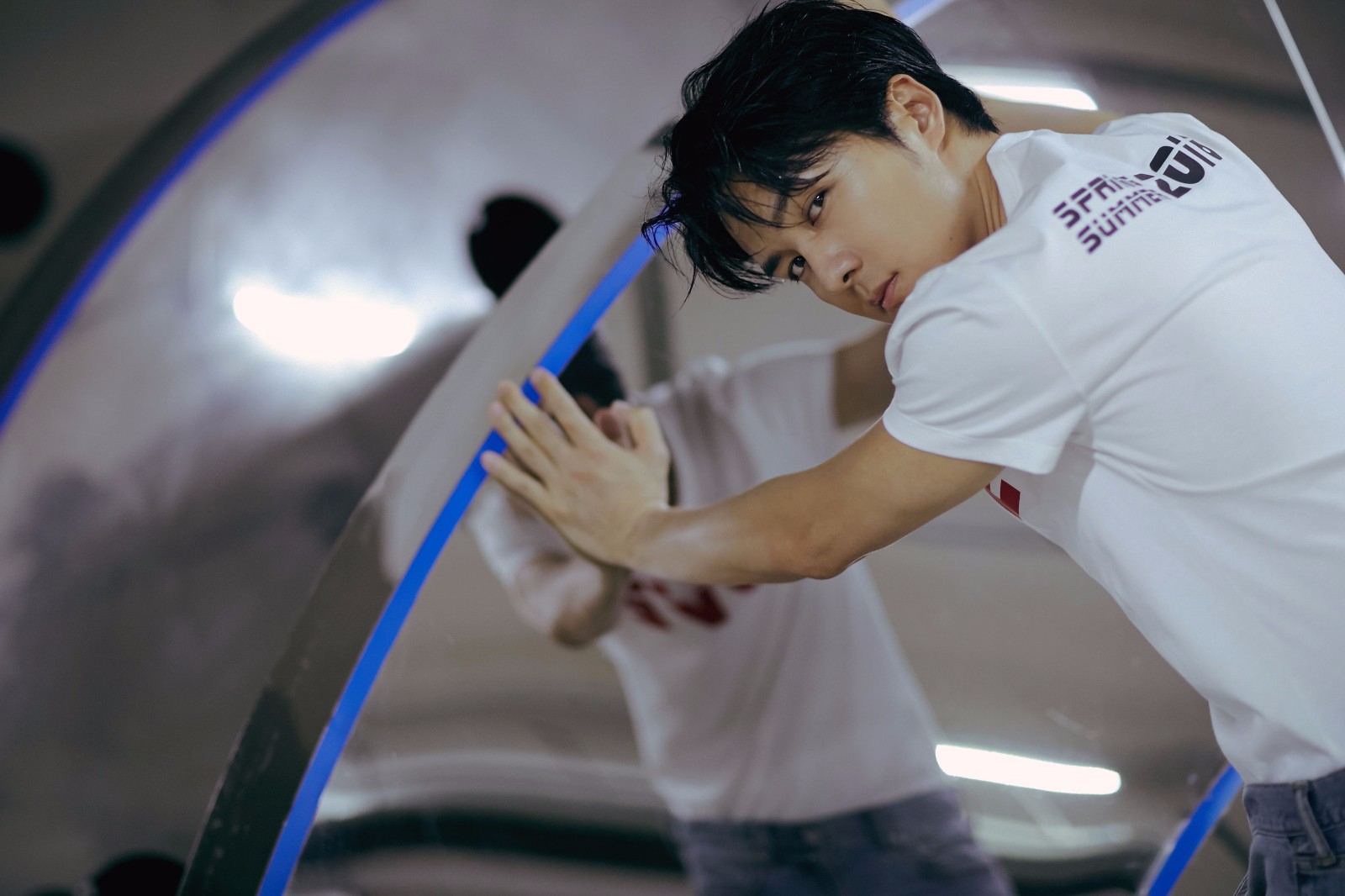 吴克群出席"半夏的纪念"影像展 新人导演身份亮相与学生交流