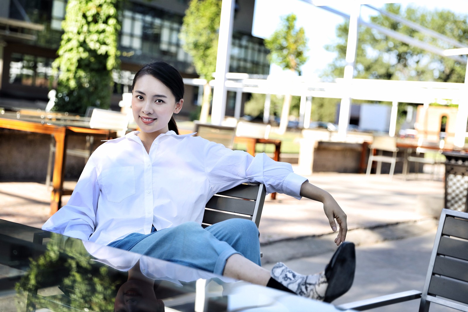 陈维涵夏日街拍清爽上线实力演绎时髦混搭风