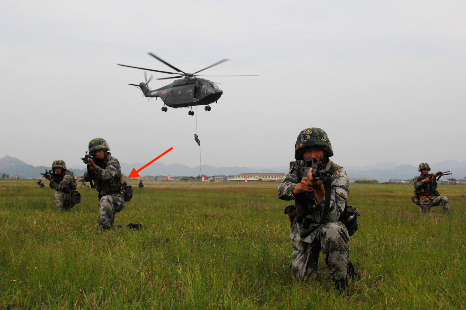 解放军空突旅单兵装具比特战部队还牛!清晰近照罕见发布