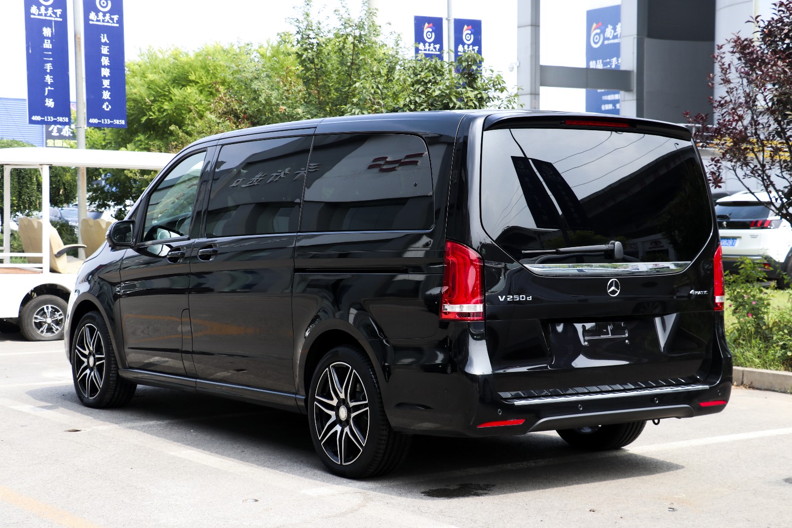 柴油版的四驱纯进口奔驰v250d商务车,多功能座椅才是亮点!