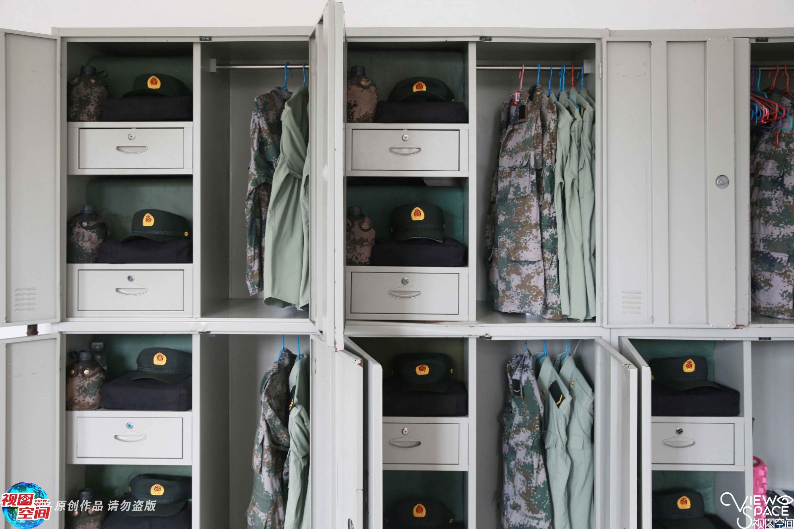 600多人闯进特种部队军营有的下不了双杠有的看傻眼