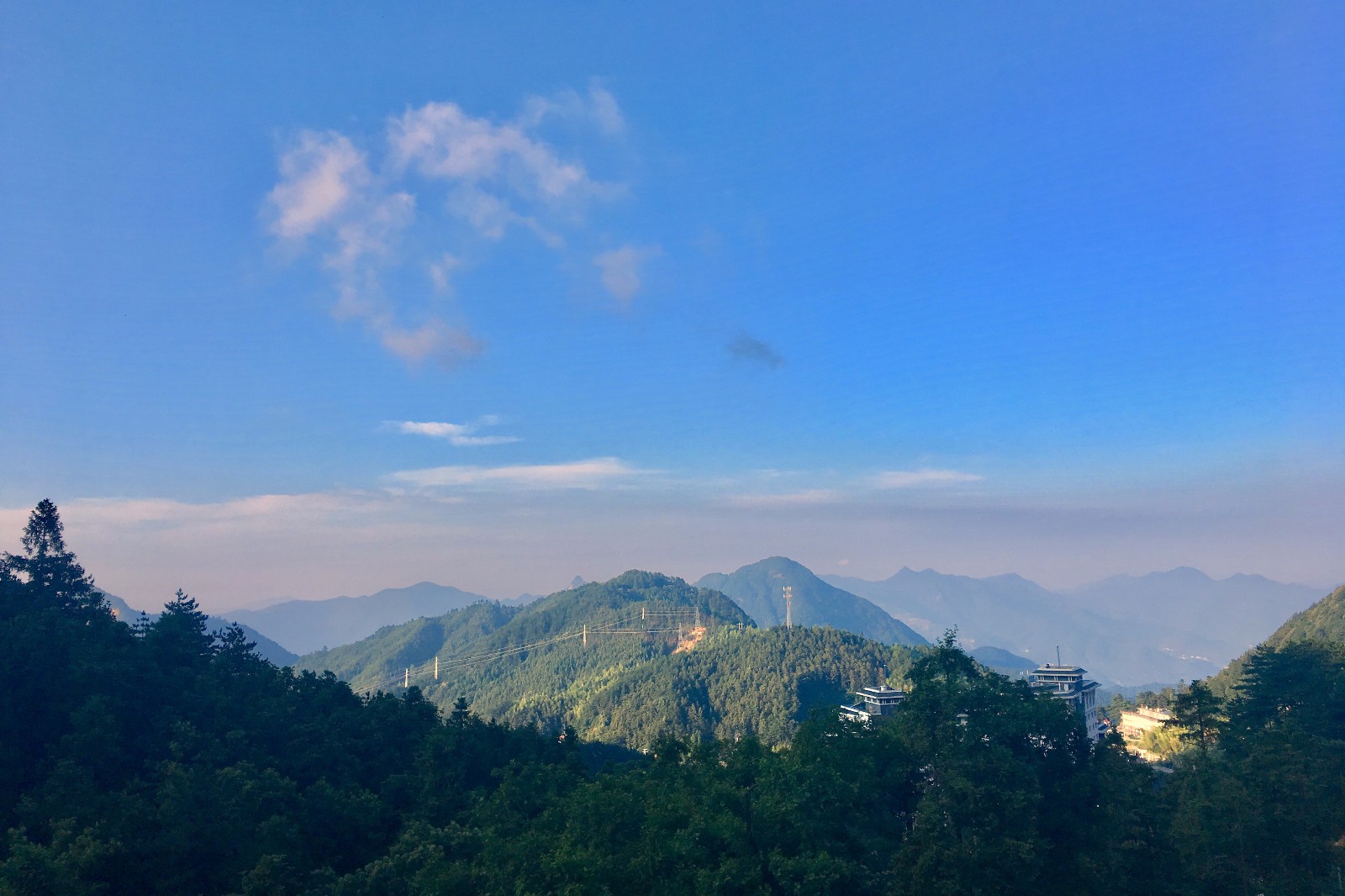 避暑好去处薄刀锋湖北黄冈罗田薄刀锋风景区