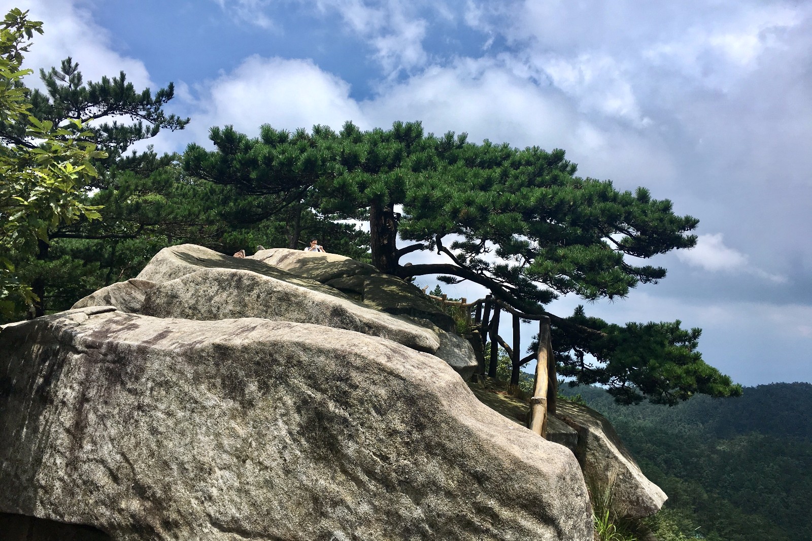 避暑好去處薄刀鋒湖北黃岡羅田薄刀鋒風景區