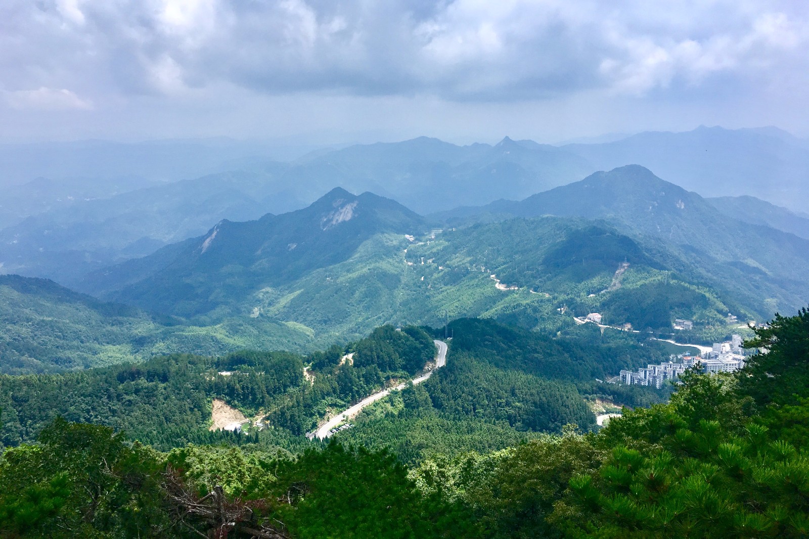 避暑好去处薄刀锋湖北黄冈罗田薄刀锋风景区